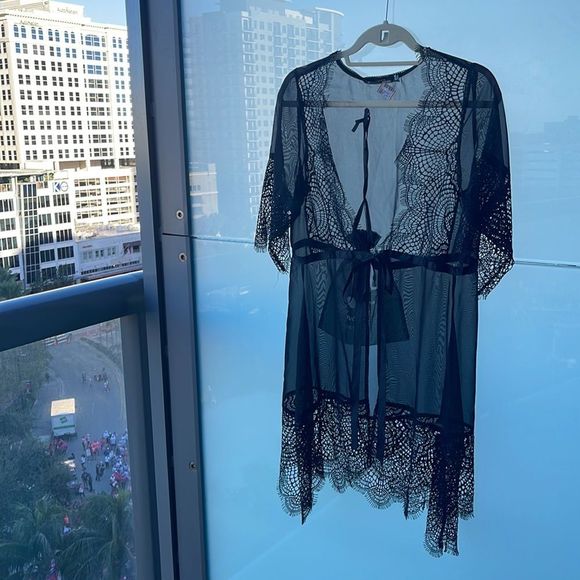 FOR LOVE & LEMONS LACE VANITY ROBE Black Lace - Picture 2 of 9